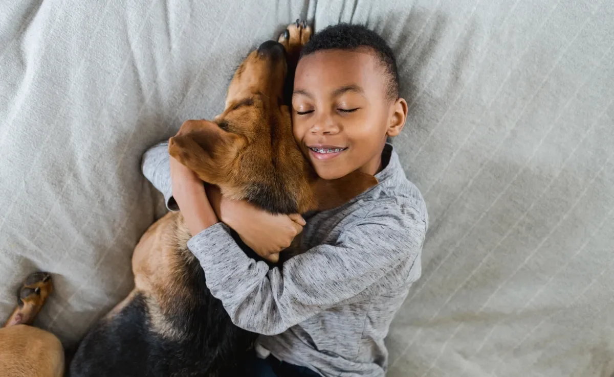 A relação entre crianças e pets é muito benéfica para os pequenos